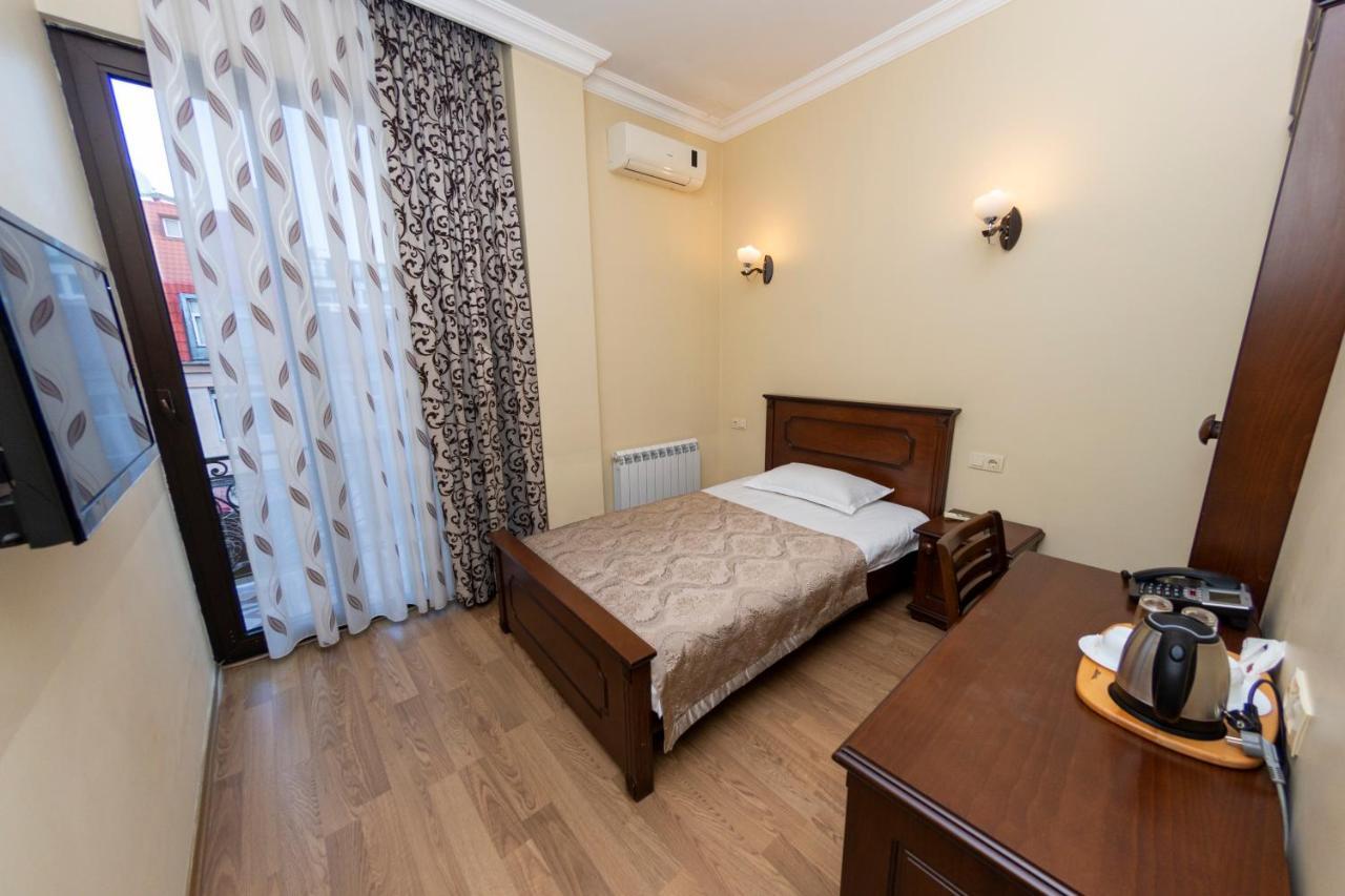 Eiffel Hotel Batumi Ngoại thất bức ảnh