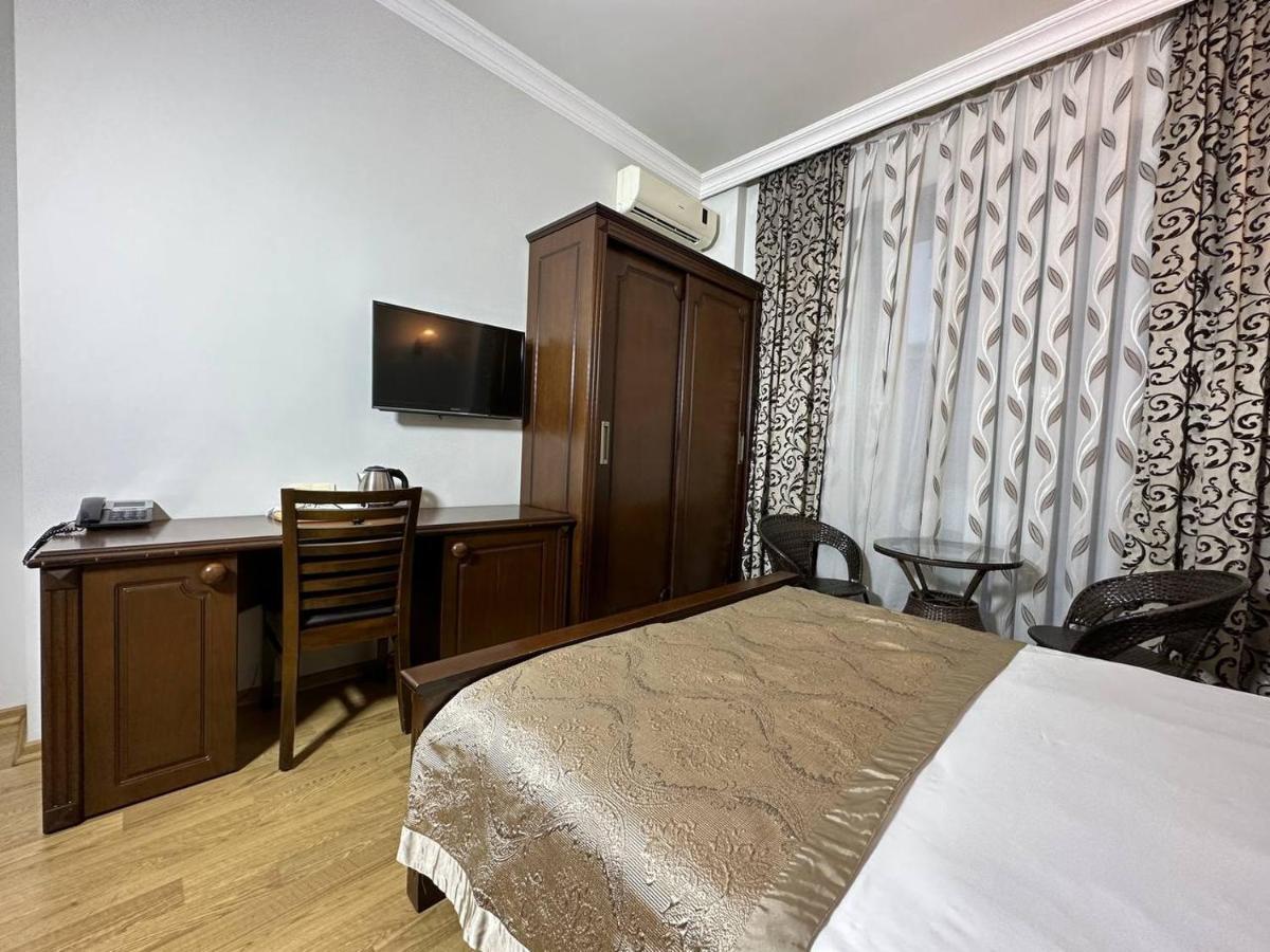 Eiffel Hotel Batumi Ngoại thất bức ảnh