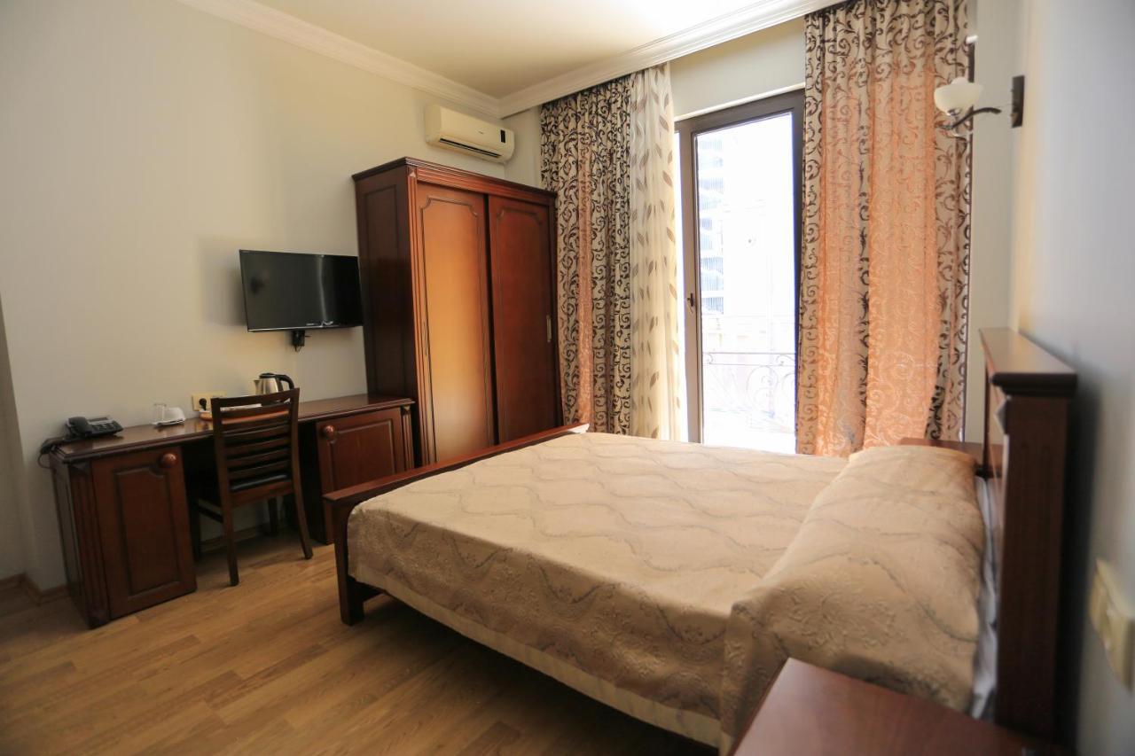 Eiffel Hotel Batumi Ngoại thất bức ảnh