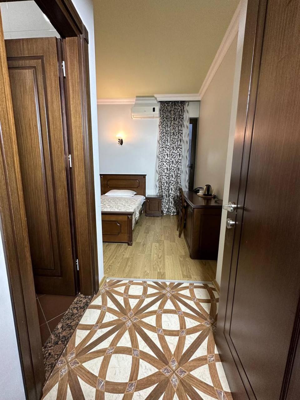 Eiffel Hotel Batumi Phòng bức ảnh